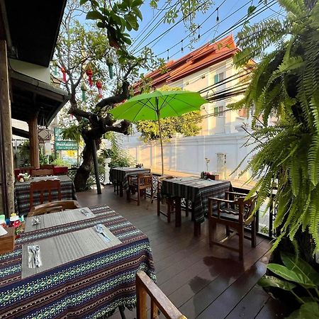 Hotel Baan Huenphen Chiang Mai Exterior foto