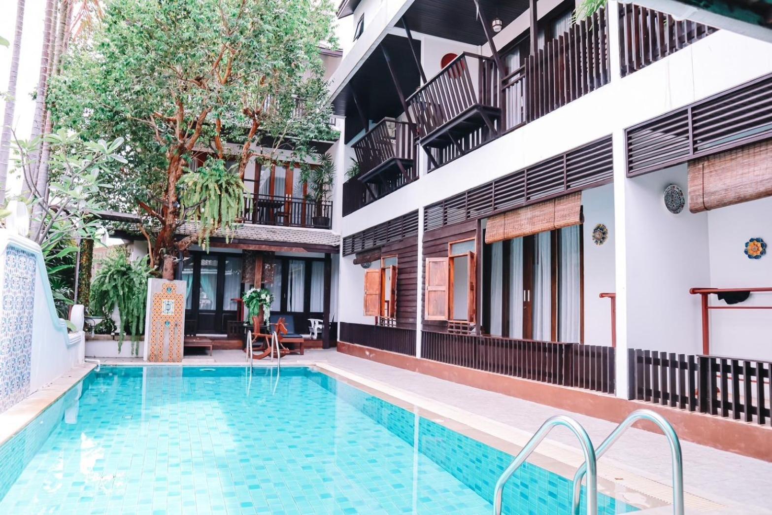 Hotel Baan Huenphen Chiang Mai Exterior foto