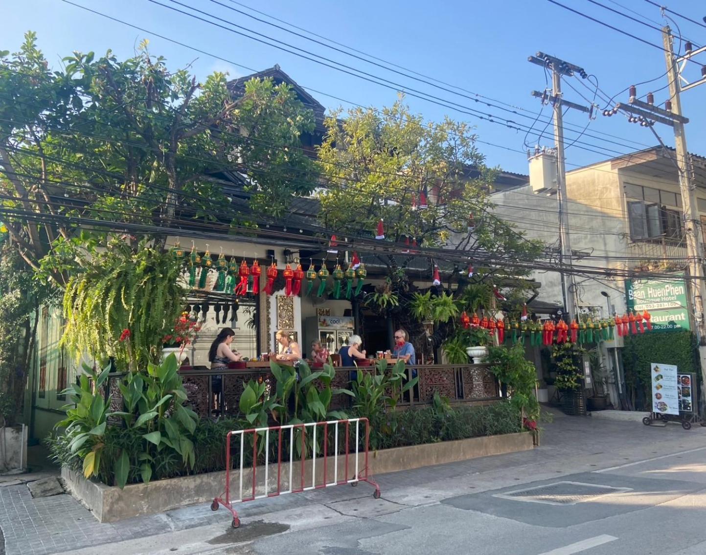 Hotel Baan Huenphen Chiang Mai Exterior foto