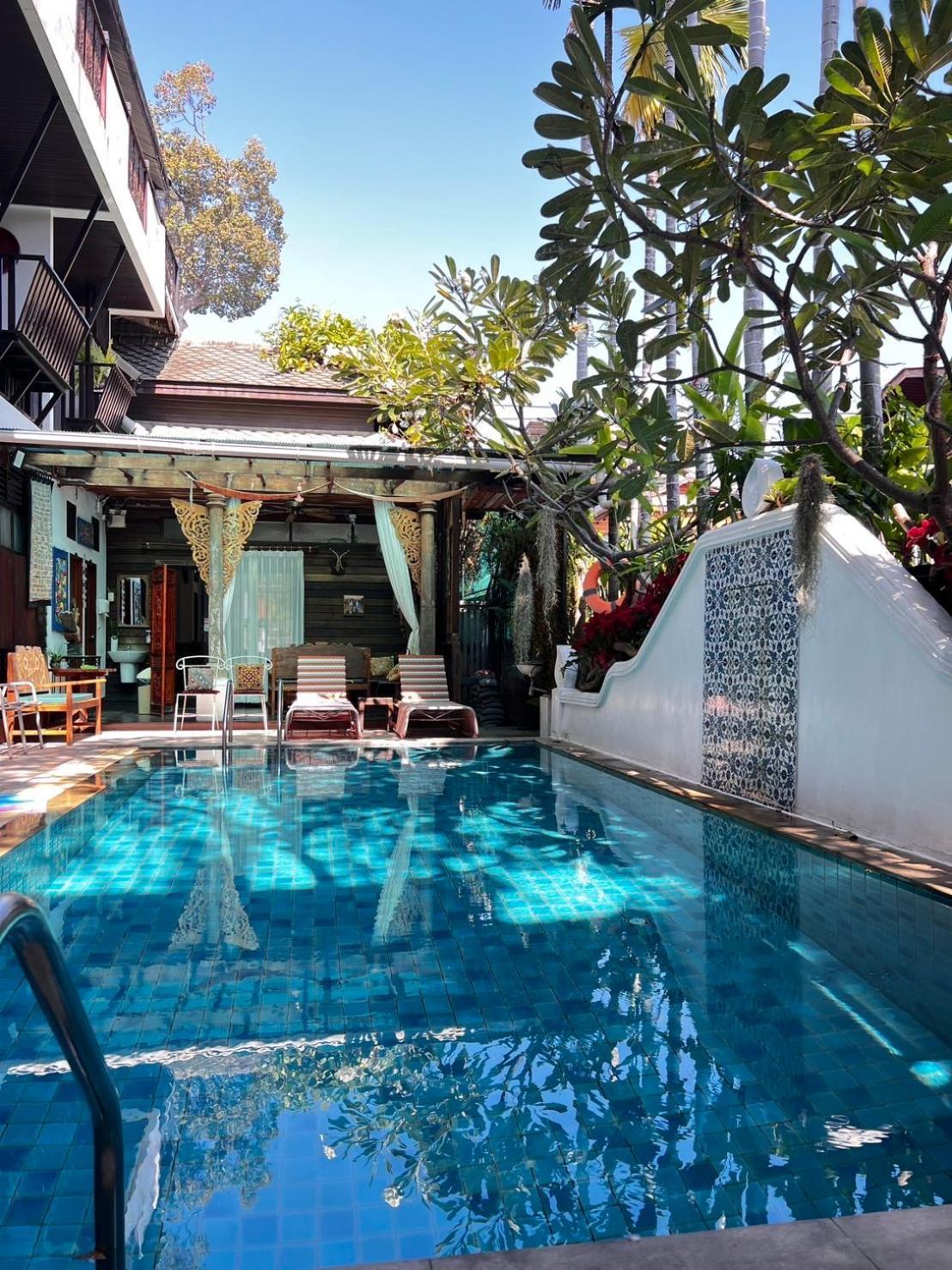 Hotel Baan Huenphen Chiang Mai Exterior foto