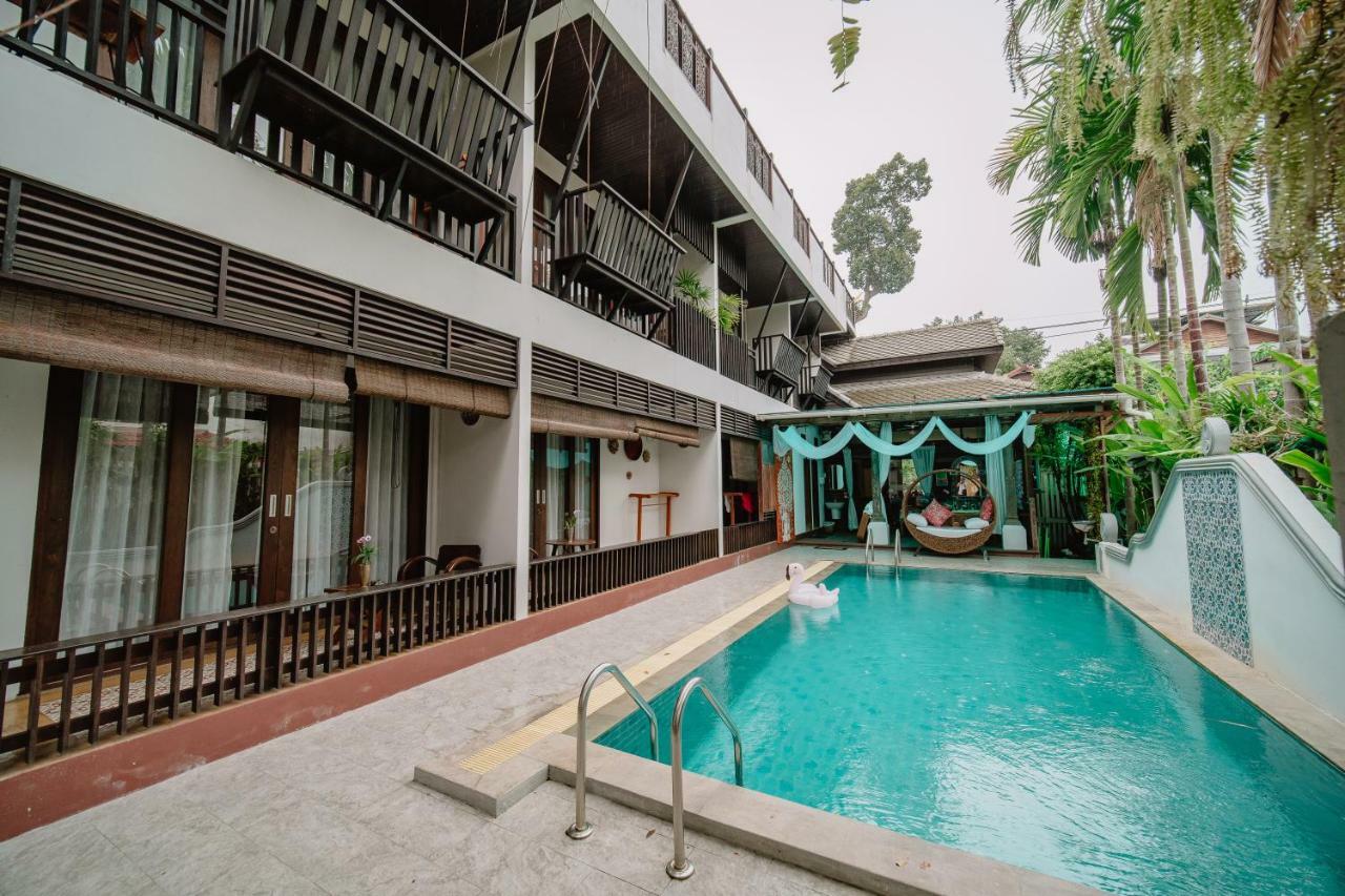 Hotel Baan Huenphen Chiang Mai Exterior foto
